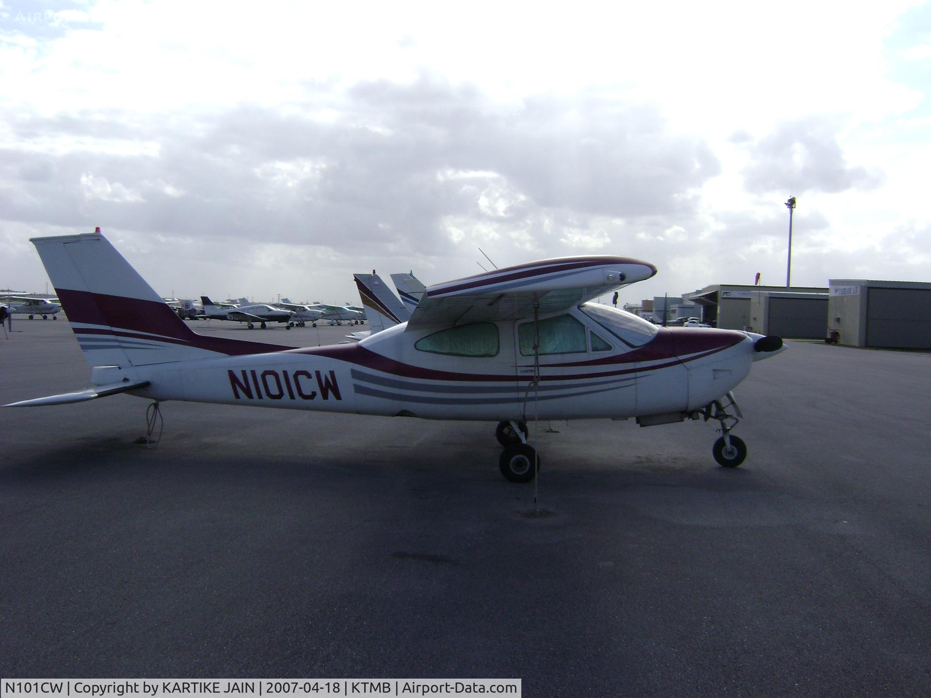 N101CW, 1972 Cessna 177RG Cardinal C/N 177RG0290, CESSNA 172 AT KENDALL TAMIAMI AIRPORT