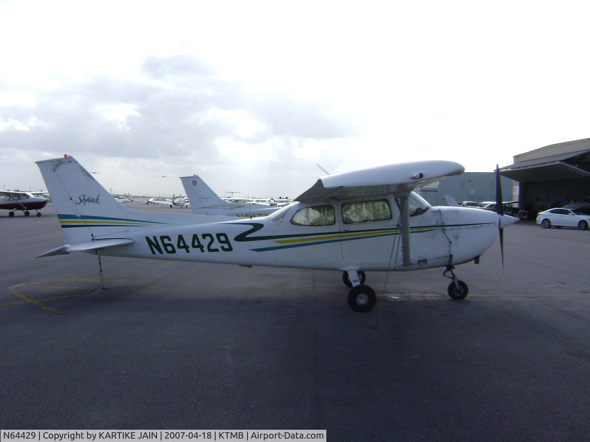 N64429, 1975 Cessna 172M C/N 17265220, CESSNA 172 AT KENDALL TAMIAMI AIRPORT