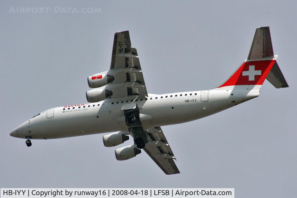 HB-IYY, 1998 British Aerospace Avro 146-RJ100 C/N E3339, SWISS 707 inbound from AMS landing on rwy 34