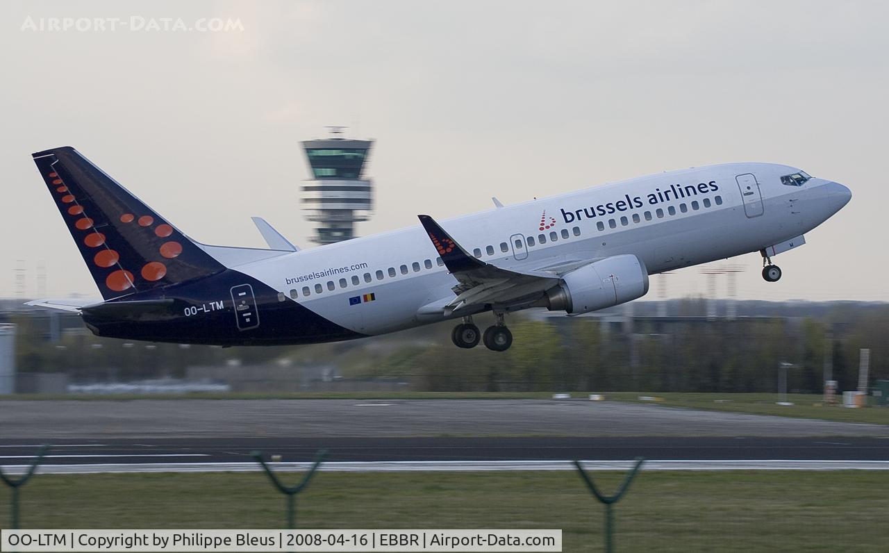 OO-LTM, 1991 Boeing 737-3M8 C/N 25070, Magic in Brussels : easterly winds with the rwy 07R in use for take offs. By the way this LTM is a 737-3M8, tricking everyone with those retrofitted winglets ! Taking off at sunset.