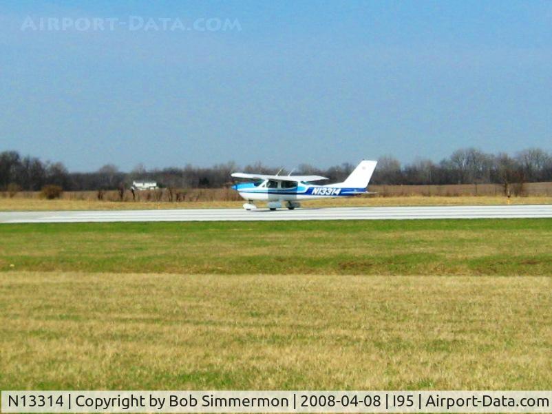 N13314, 1976 Cessna 177B Cardinal C/N 17702412, Departing 22 at Kenton, OH