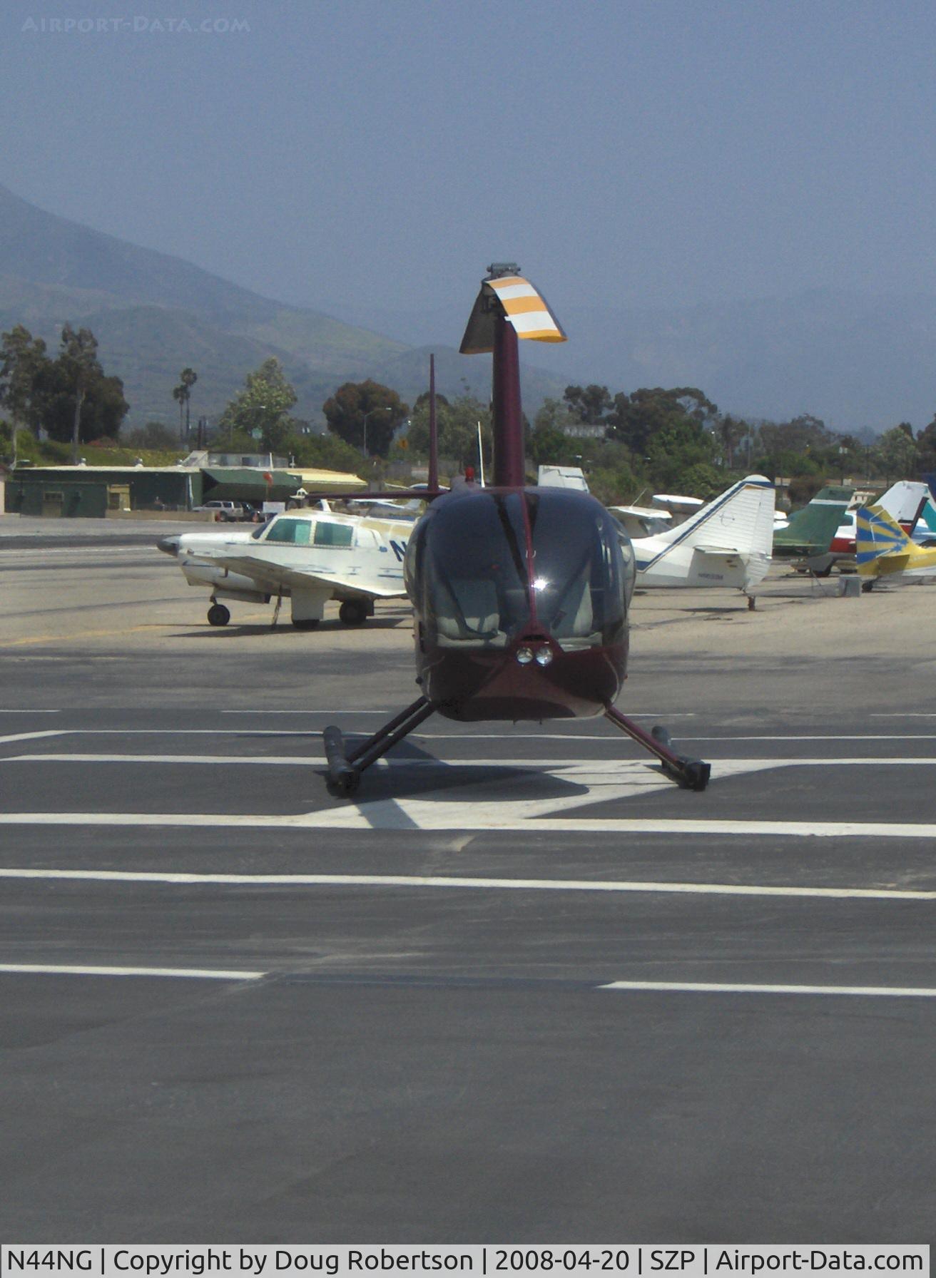 N44NG, 2001 Robinson R44 Clipper C/N 1078, 2001 Robinson R44 CLIPPER, Lycoming O-540-F1B5 260 Hp derated, on the SZP Helipad