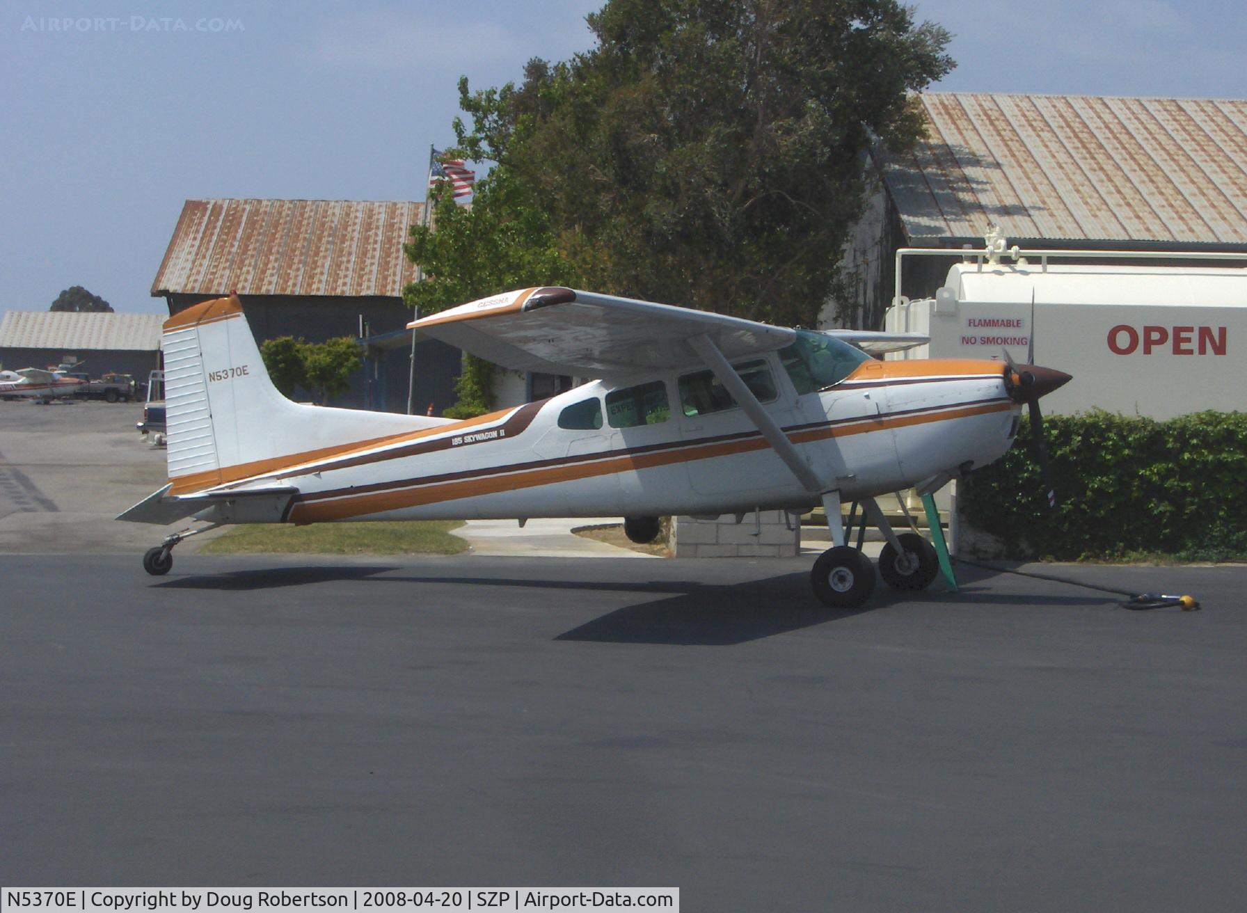 N5370E, 1980 Cessna A185F Skywagon 185 C/N 18503958, 1980 Cessna 185F SKYWAGON II, Continental IO-550-D 300 Hp upgrade, Experimental class, refueling