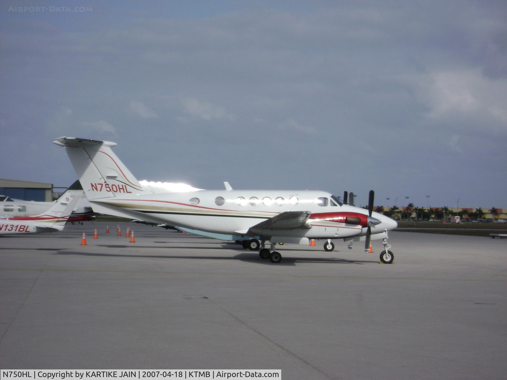 N750HL, 1975 Beech 200 C/N BB-48, BEECHCRAFT AT KENDALL TAMIAMI AIRPORT