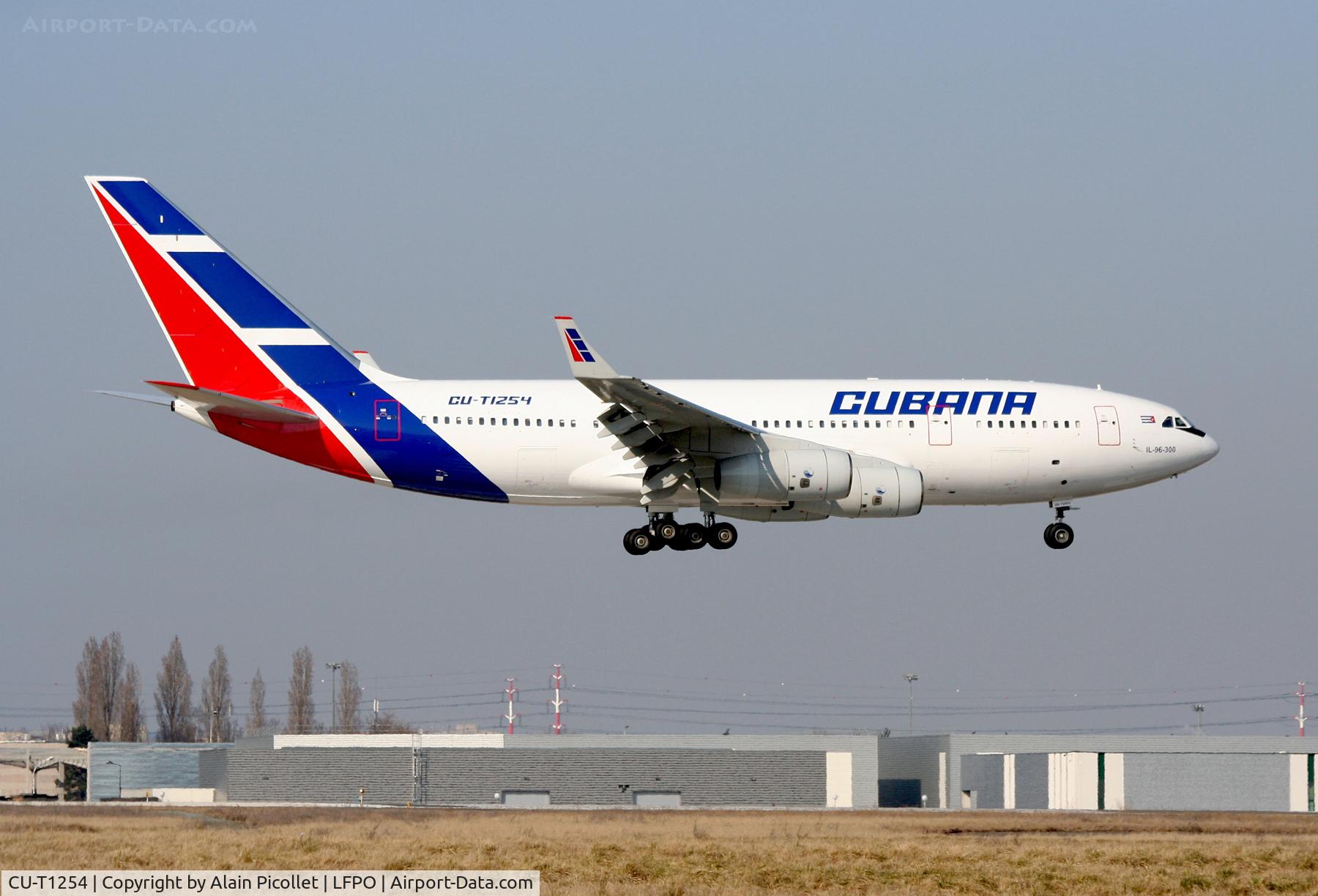 CU-T1254, Ilyushin 96-300M C/N 74393202017, landing
