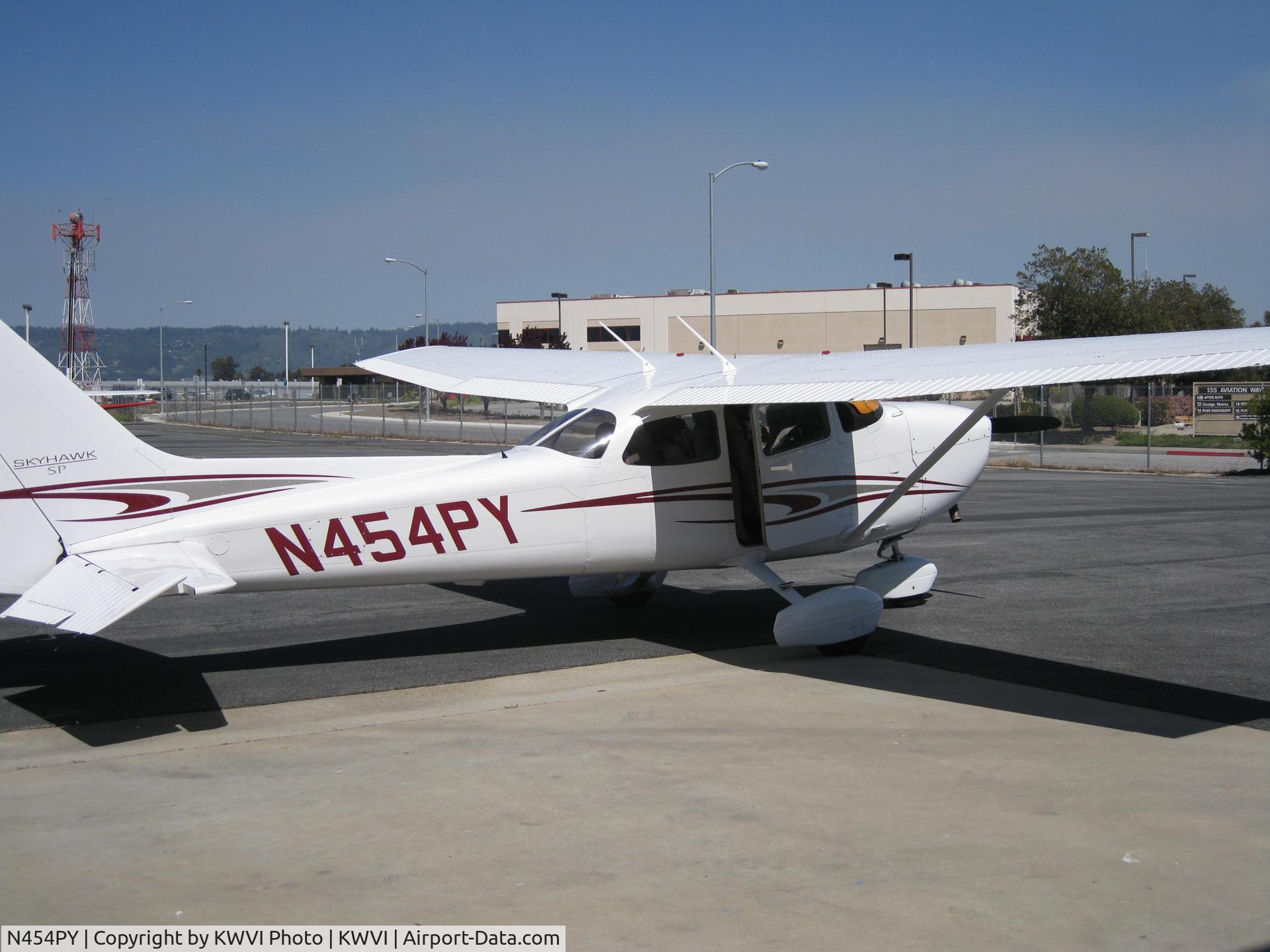 N454PY, 2005 Cessna 172S C/N 172S10055, 454py