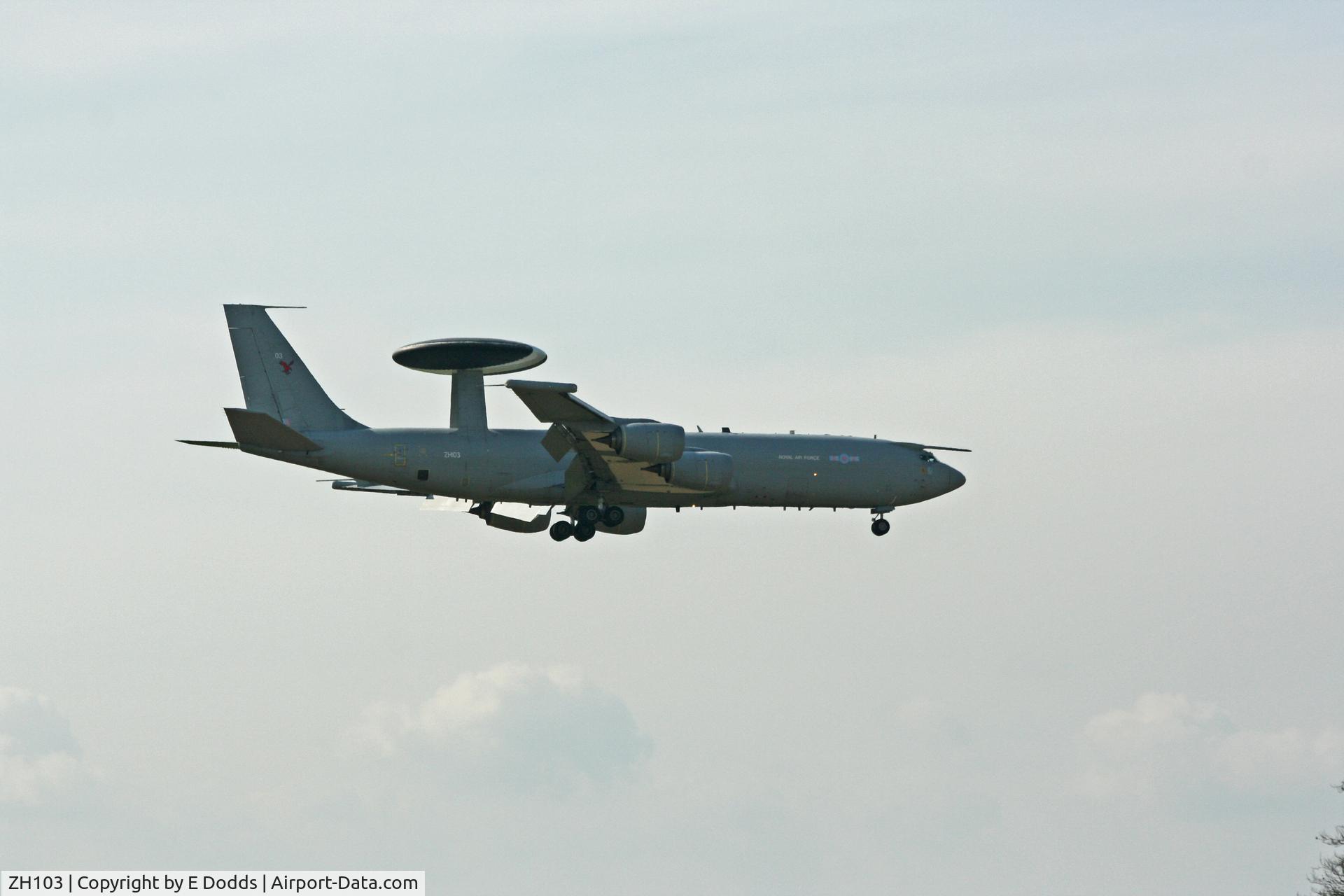 ZH103, 1990 Boeing E-3D Sentry AEW.1 Sentry C/N 24111, Comming into land, Waddington