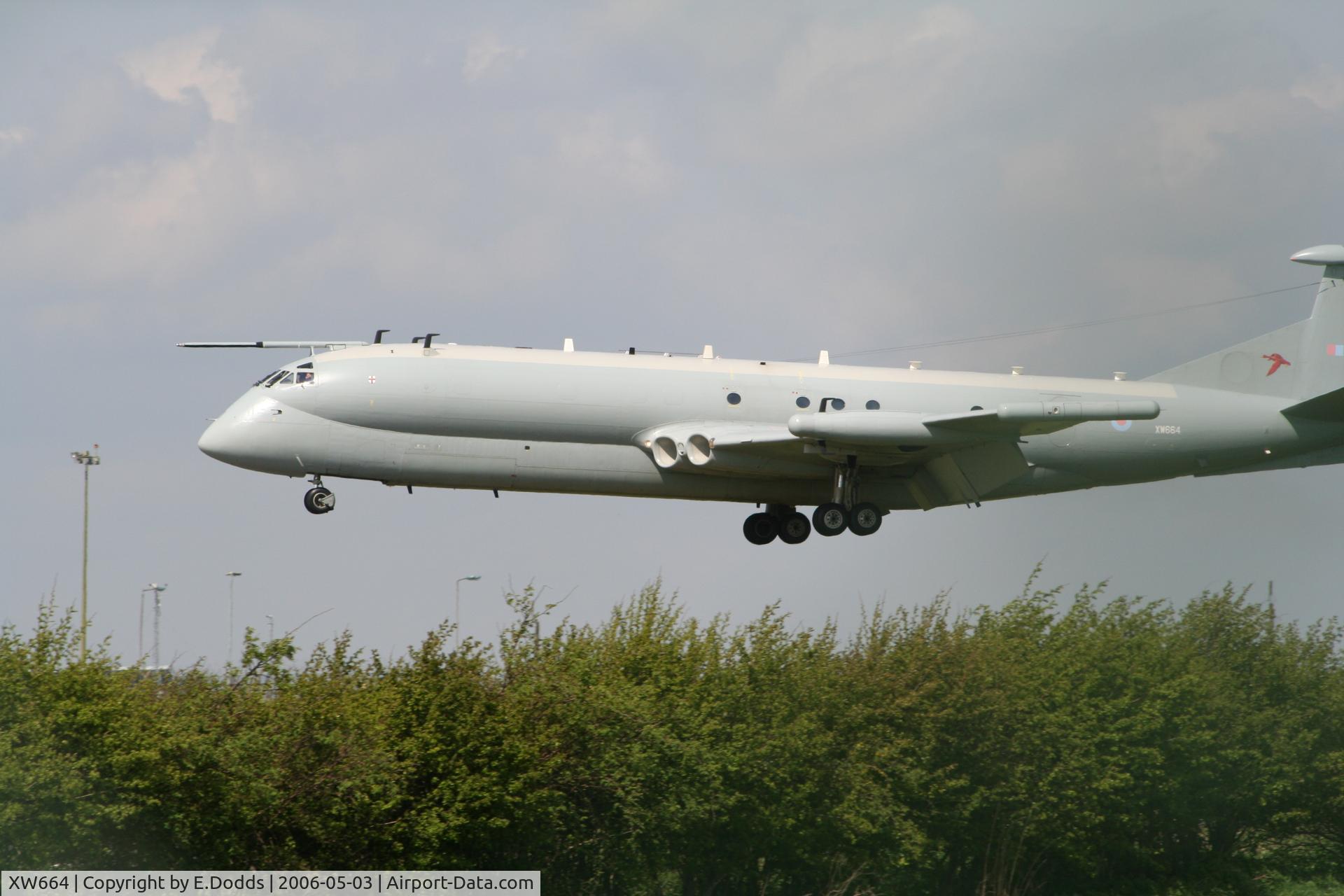 XW664, 1971 Hawker Siddeley Nimrod R.1 C/N 8039, Landing at Waddington