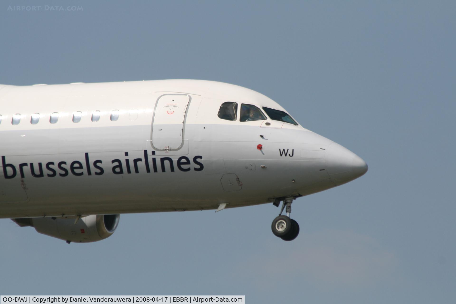 OO-DWJ, 1999 British Aerospace Avro 146-RJ100 C/N E3355, Hello !