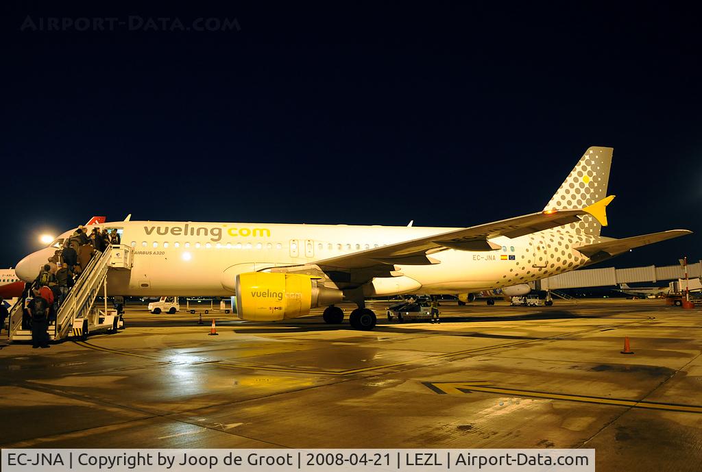 EC-JNA, 2005 Airbus A320-214 C/N 2596, Boarding at the first flight of the day.