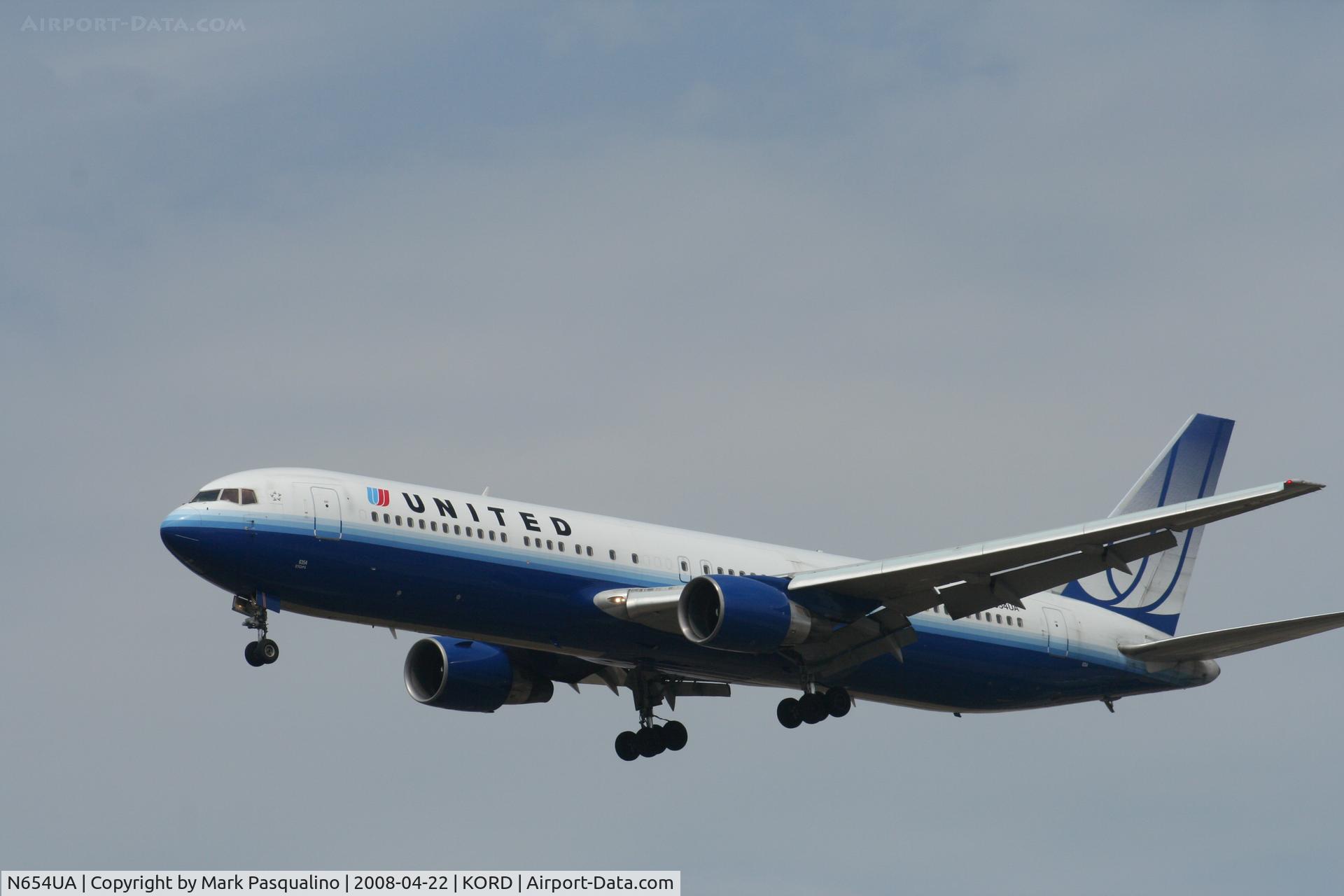 N654UA, 1992 Boeing 767-322ER C/N 25392, Boeing 767-300