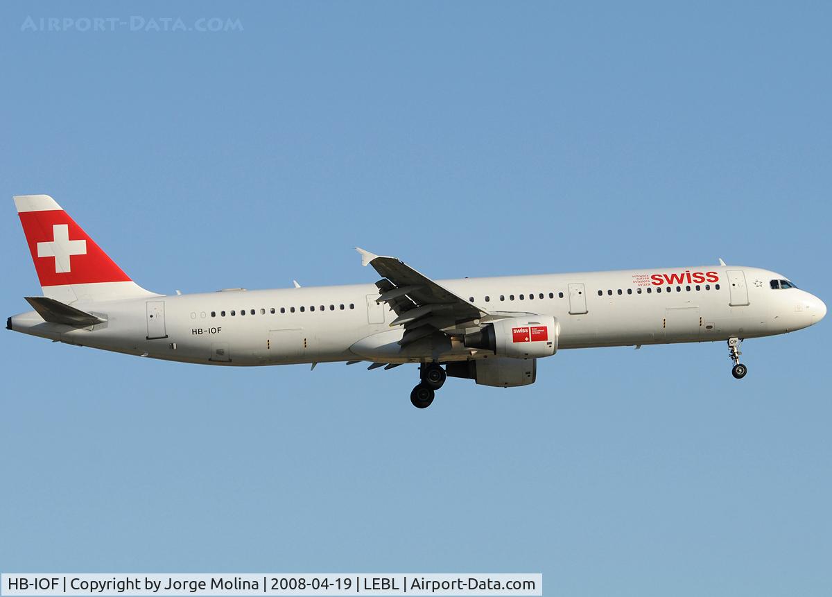 HB-IOF, 1995 Airbus A321-111 C/N 541, Clear to land RWY 25R.