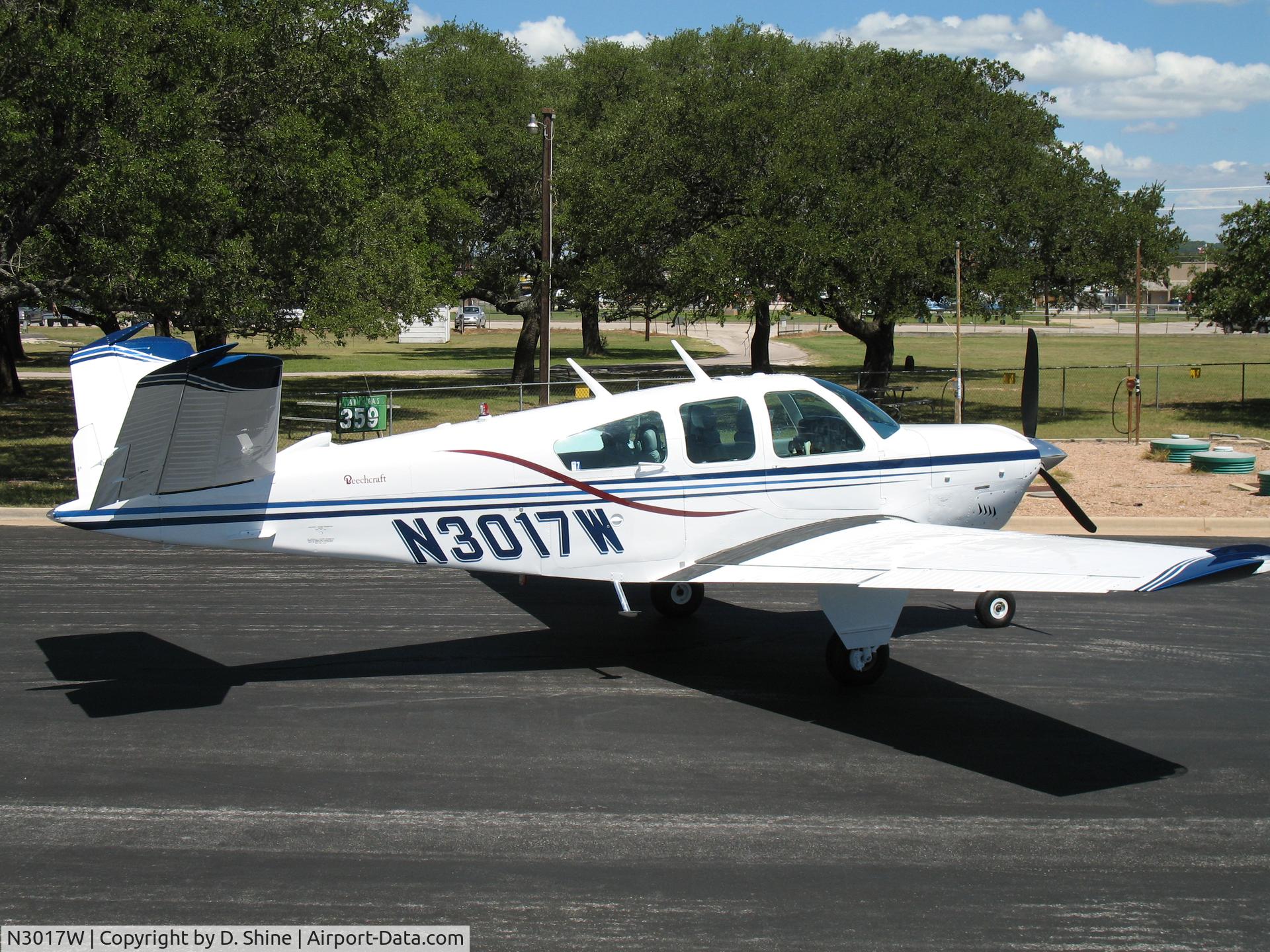 N3017W, 1973 Beech V35B Bonanza C/N D9520, This is an outstanding example of a very modernized, yet classic Beechcraft.