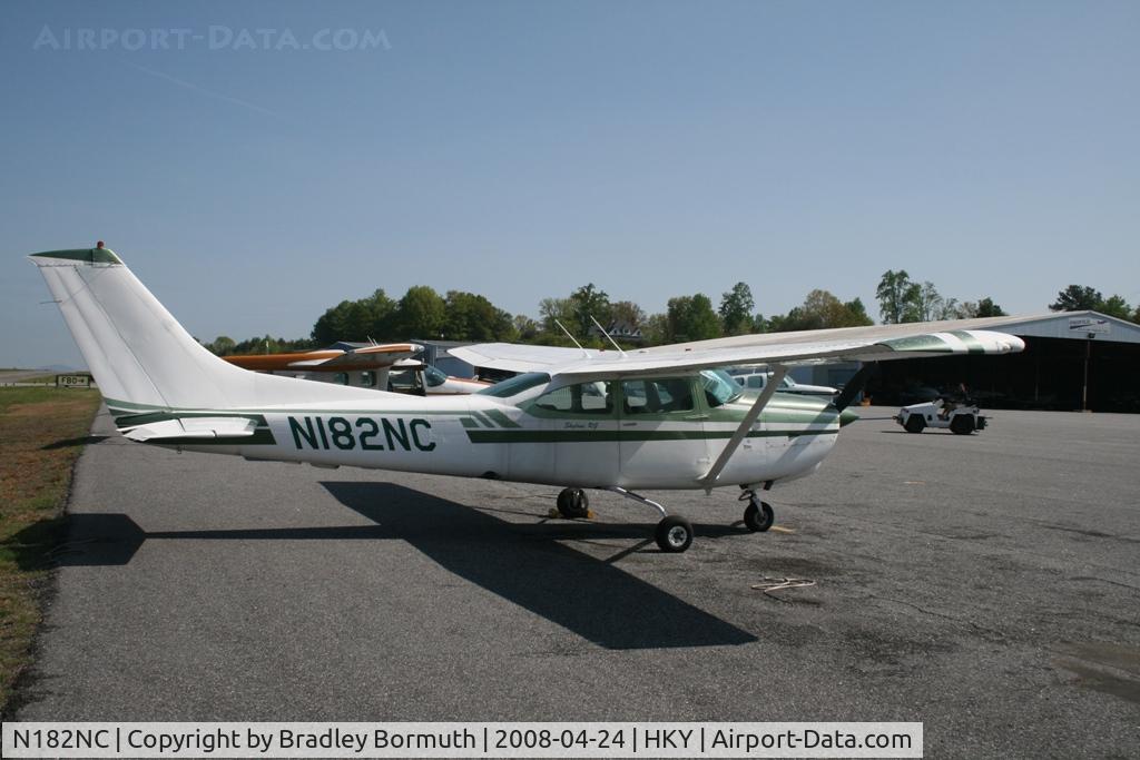N182NC, 1979 Cessna R182 Skylane RG C/N R182-01015, A great day to take pictures.