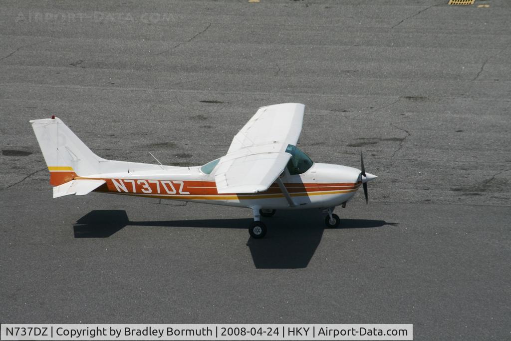 N737DZ, 1977 Cessna 172N C/N 17269350, A great day to take pictures.