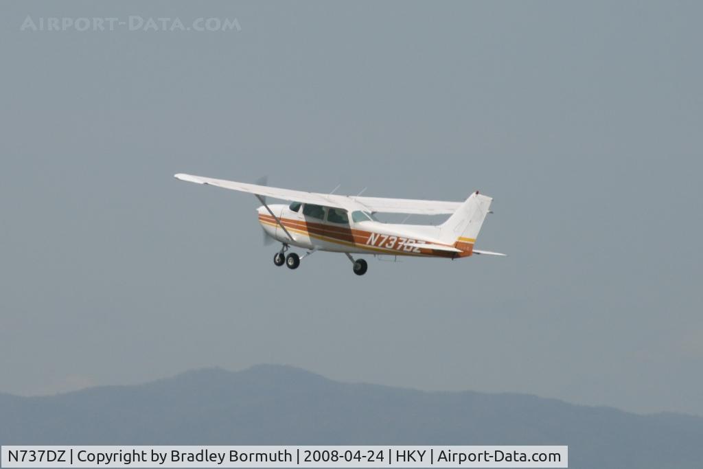 N737DZ, 1977 Cessna 172N C/N 17269350, A great day to take pictures.