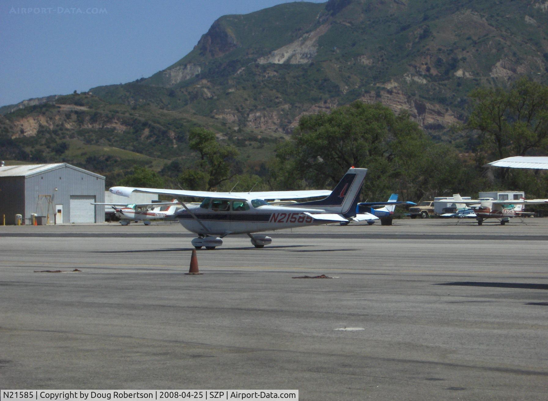 N21585, 1974 Cessna 172M C/N 17263978, 1974 Cessna 172M, Lycoming O-320-E2D 150 Hp, taxi to Rwy 22