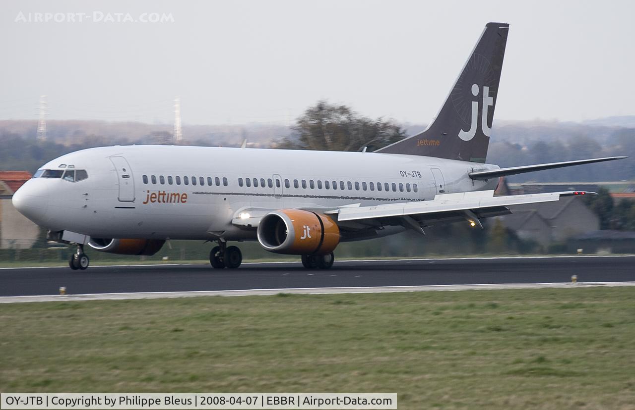 OY-JTB, 1989 Boeing 737-3Y0 C/N 24464, Danish guest, new to the database, landing on rwy 25L in Brussels.