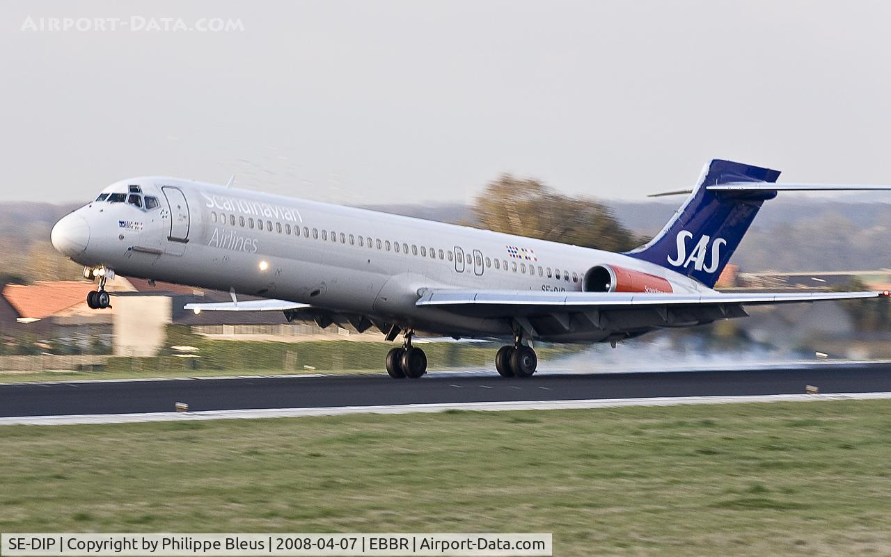 SE-DIP, 1991 McDonnell Douglas MD-87 (DC-9-87) C/N 53010, Flairing nose high and burning rubber  on rwy 25L at sunset.