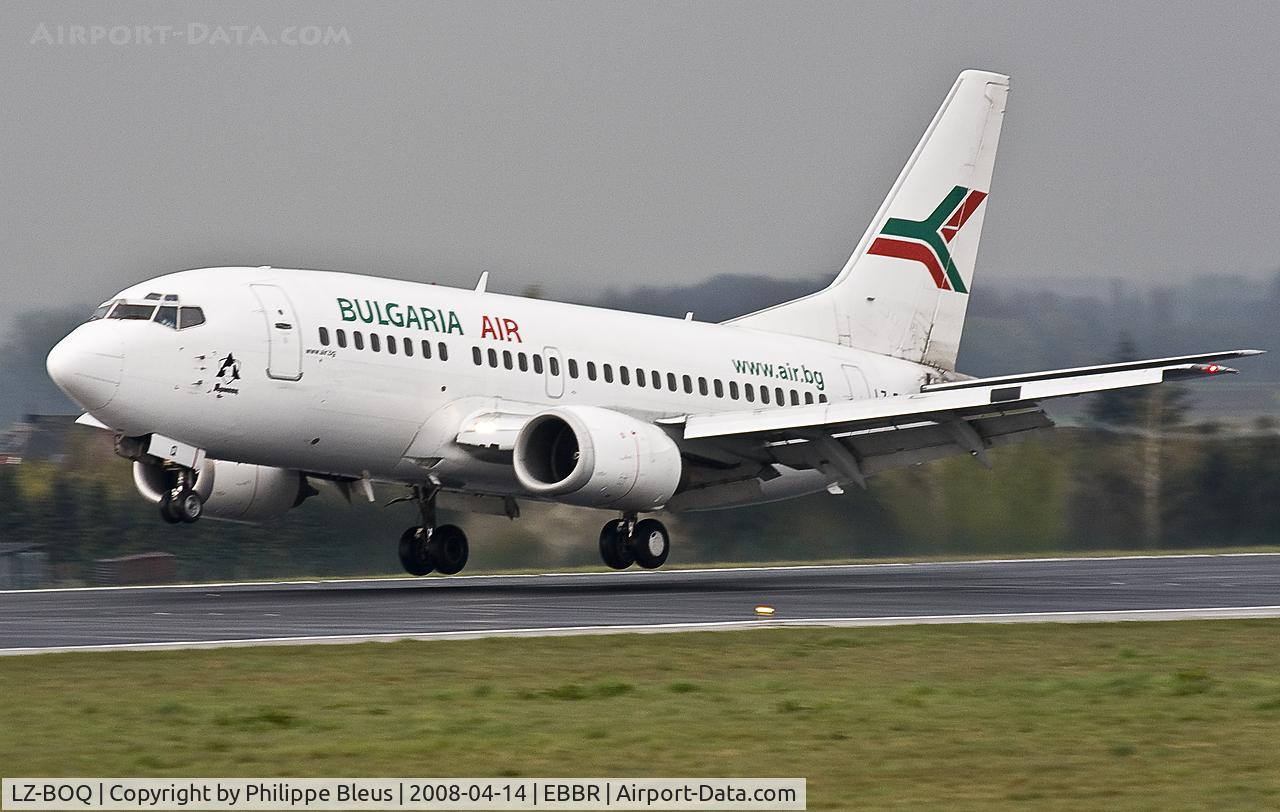 LZ-BOQ, 1992 Boeing 737-522 C/N 26687, In that magic moment, just before touching down on (wet) rwy 25L at sunset.