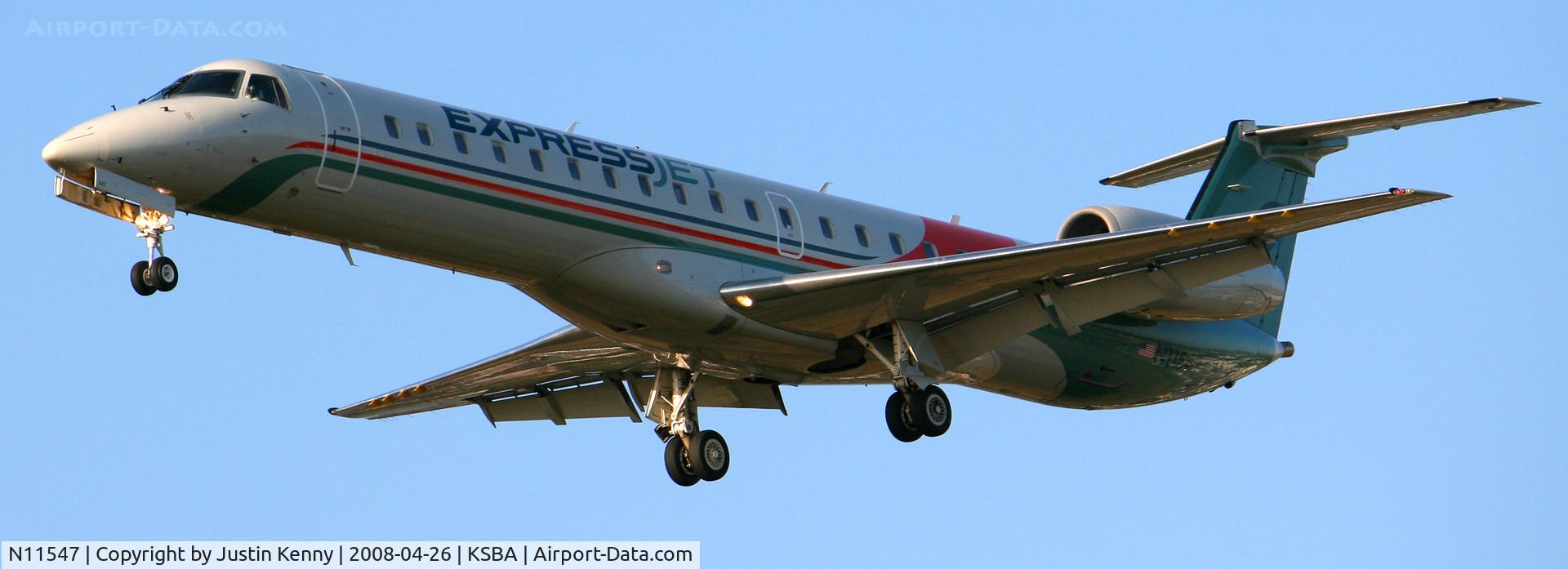 N11547, 2002 Embraer ERJ-145LR (EMB-145LR) C/N 145563, N11547 Landing on runway 25 at KSBA