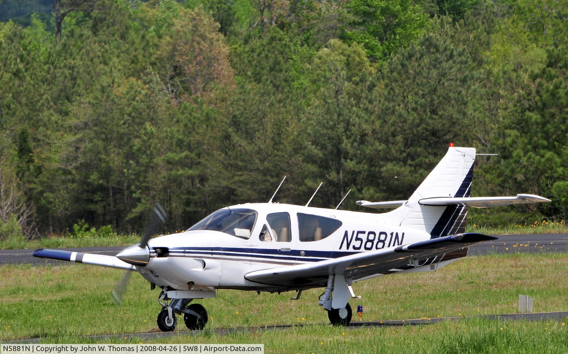 N5881N, 1978 Rockwell International 114 Commander C/N 14426, Arriving runway 22