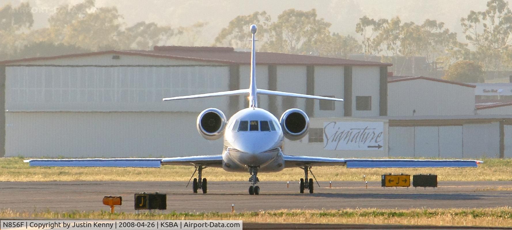 N856F, 2001 Dassault Falcon 2000 C/N 138, N856F Taxiing to runway 25 at KSBA