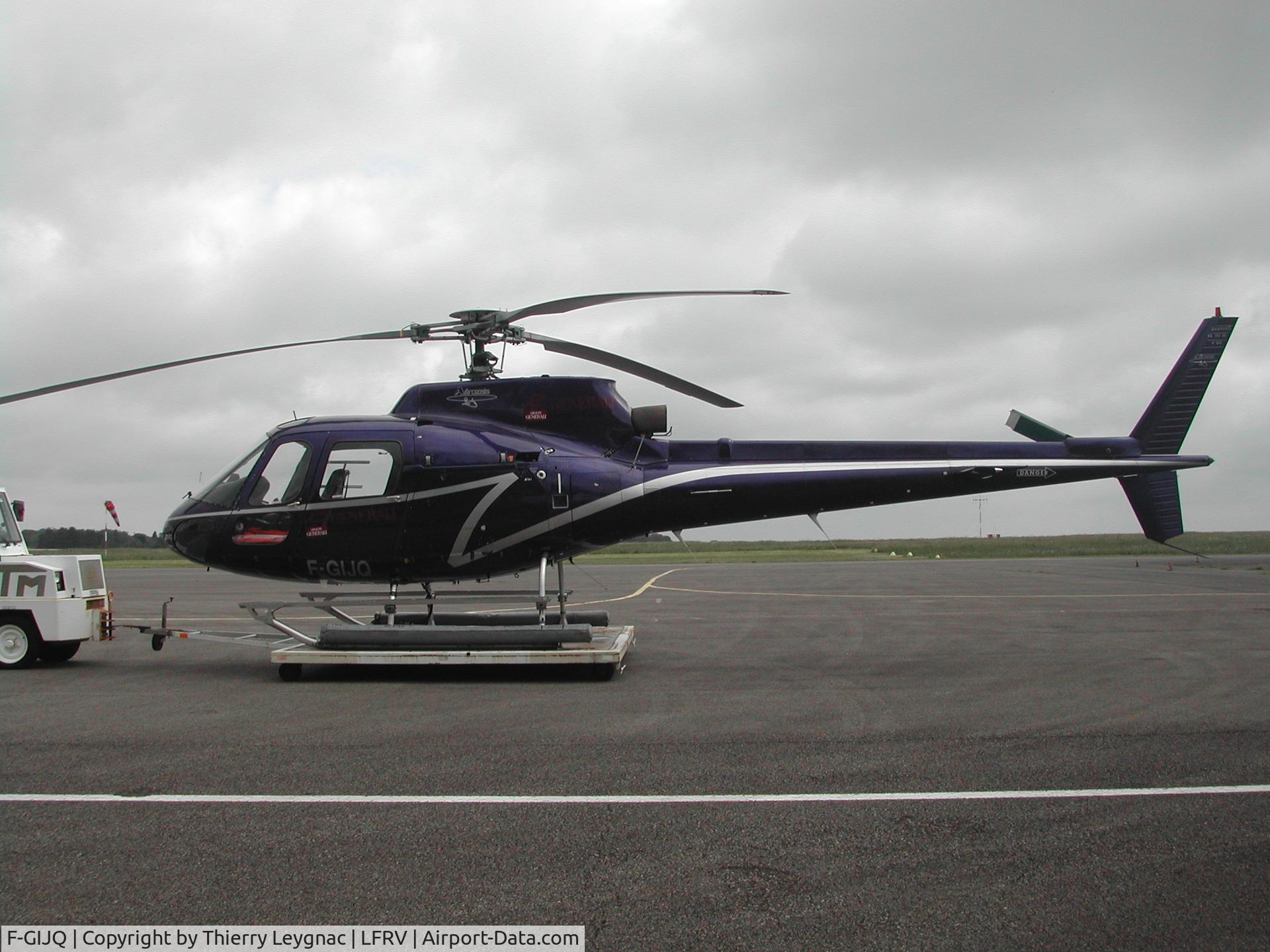 F-GIJQ, Aerospatiale AS-350BA Ecureuil C/N 1647, Helicopter on platform before entering the hangar