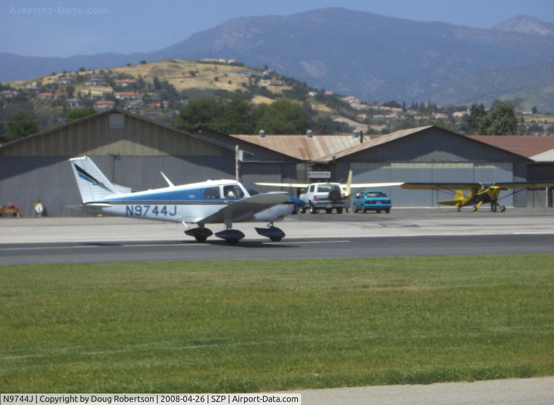 N9744J, 1967 Piper PA-28-180 C/N 28-3940, 1967 Piper PA-28-180 CHEROKEE, Lycoming O&VO-360 180 Hp, takeoff roll rwy 04