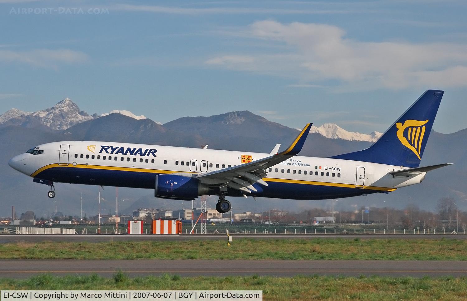 EI-CSW, 2002 Boeing 737-8AS C/N 29935, Landing at Bergamo Orio al Serio