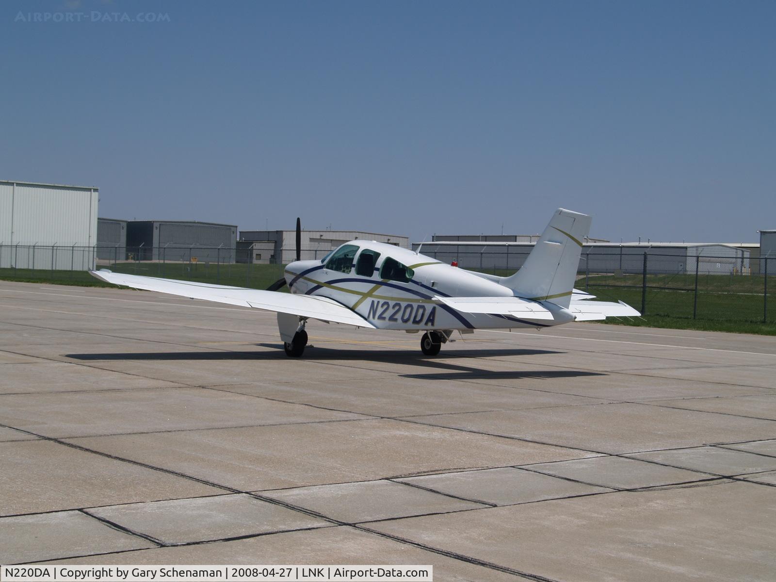 N220DA, 1992 Beech F33A Bonanza C/N CE-1649, Out of hanger