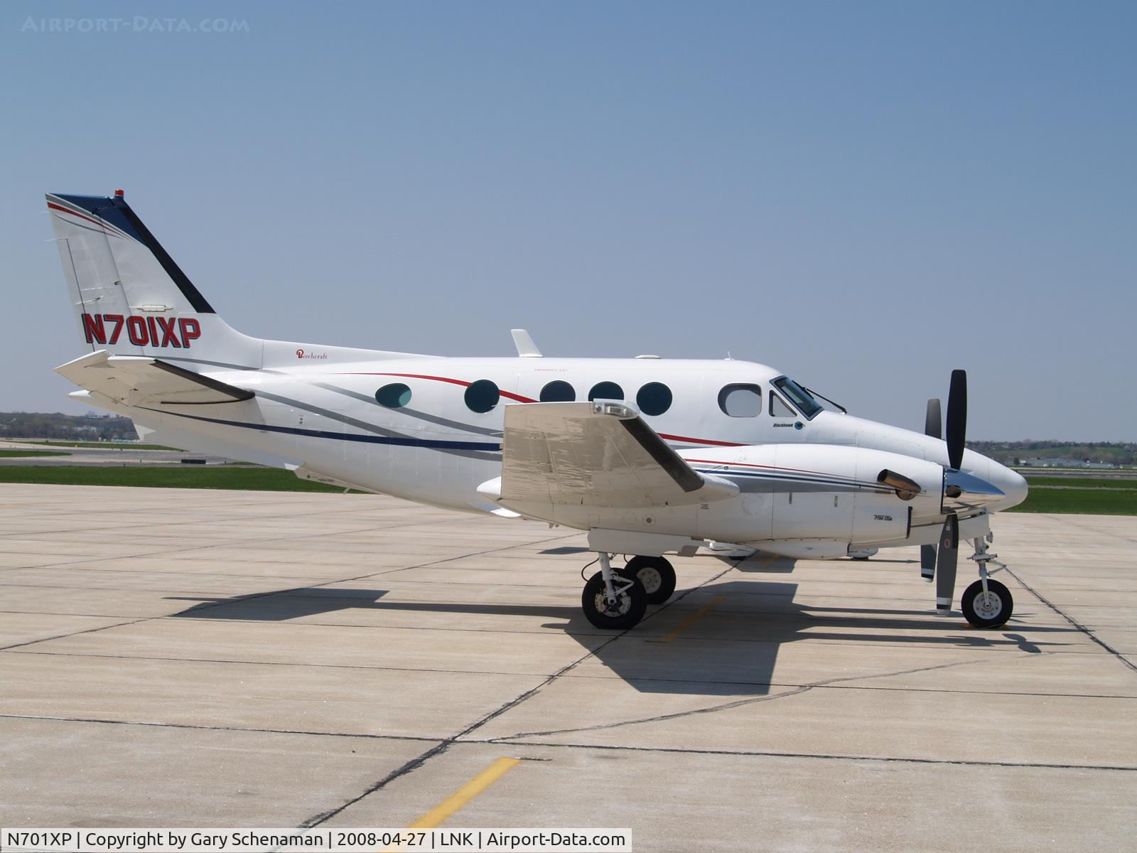 N701XP, 1979 Beech C90 King Air C/N LJ-826, Refuelling stop