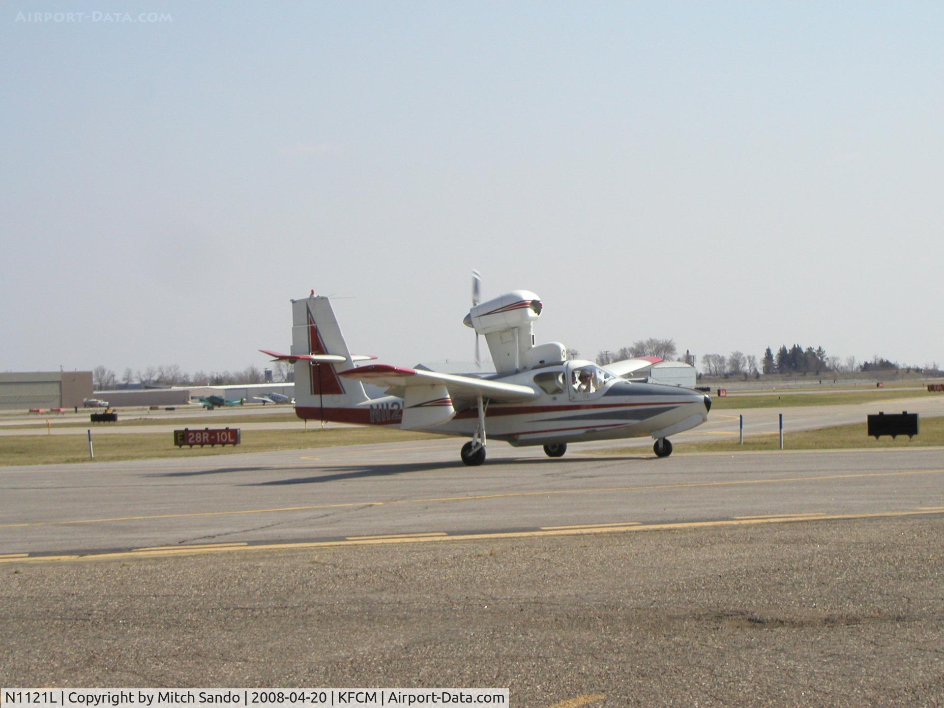 N1121L, 1963 Lake LA-4 C/N 283, Taxiing to the hangar.