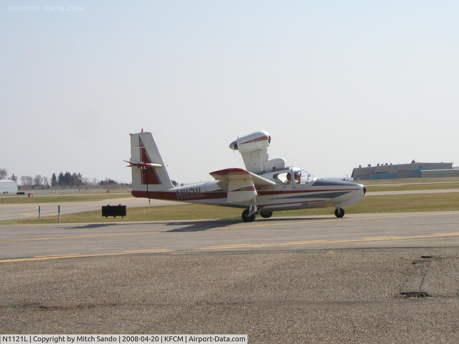 N1121L, 1963 Lake LA-4 C/N 283, Taxiing to the hangar.