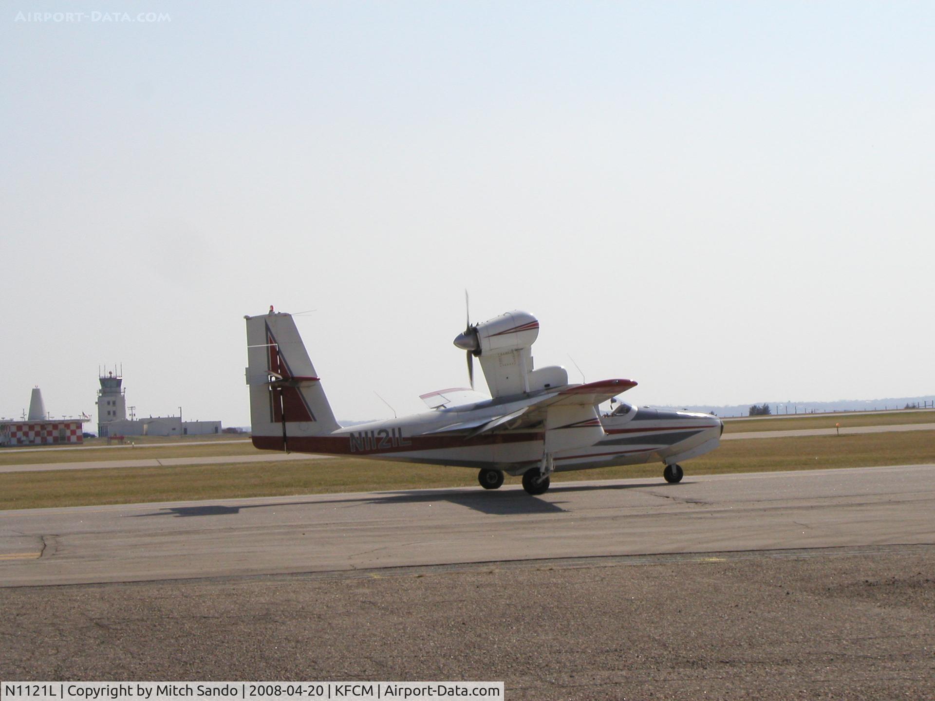 N1121L, 1963 Lake LA-4 C/N 283, Taxiing to the hangar.