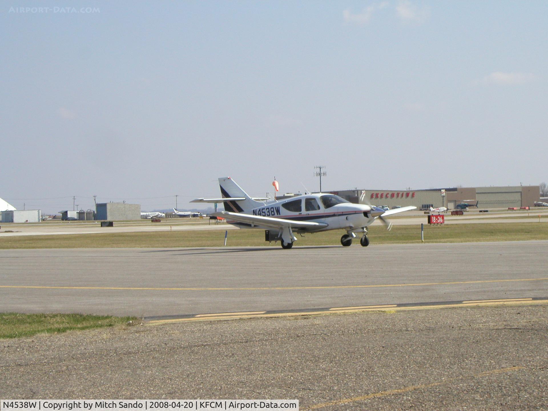N4538W, 1976 Rockwell International 112TC Commander C/N 13048, Taxiing to Runway 10L.