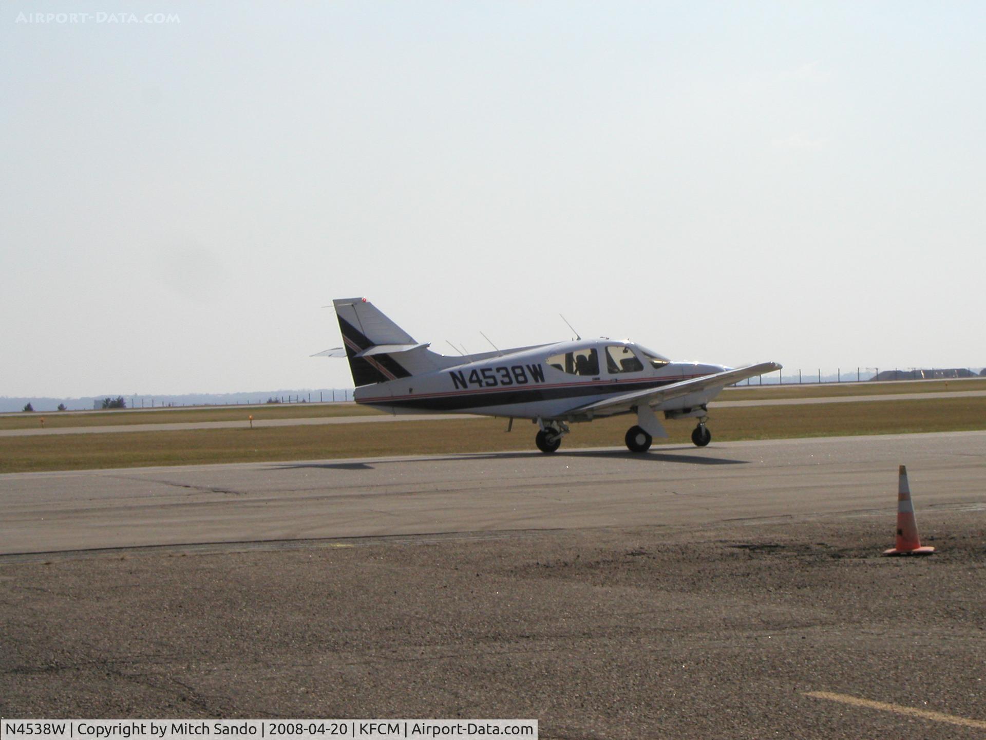 N4538W, 1976 Rockwell International 112TC Commander C/N 13048, Taxiing to Runway 10L.