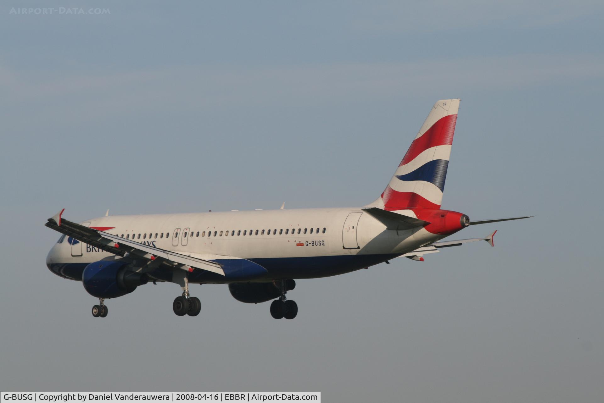 G-BUSG, 1989 Airbus A320-211 C/N 039, flight BA388 is descending to rwy 25L