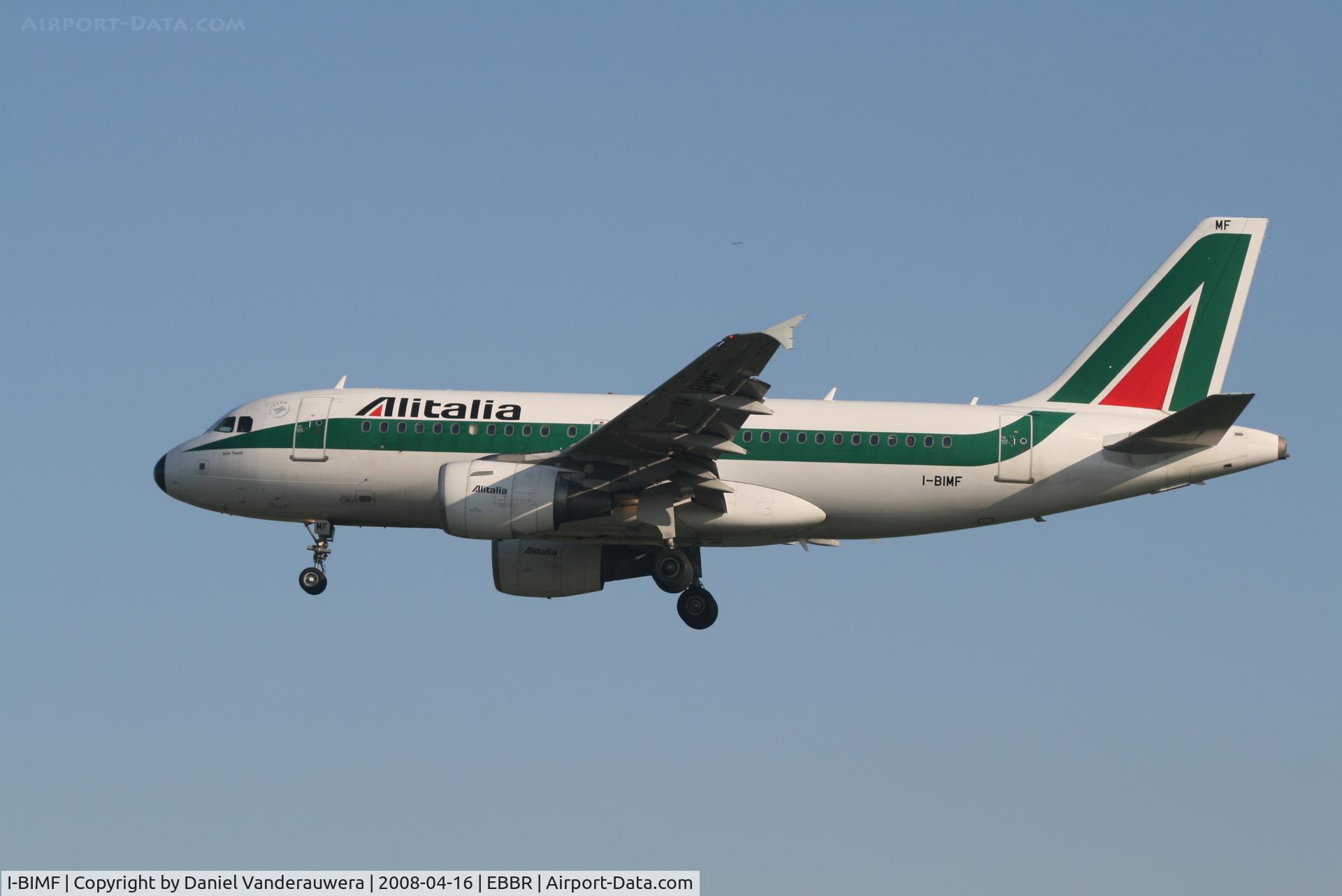 I-BIMF, 2003 Airbus A319-112 C/N 2083, arrival of flight AZ148 to rwy 25L
