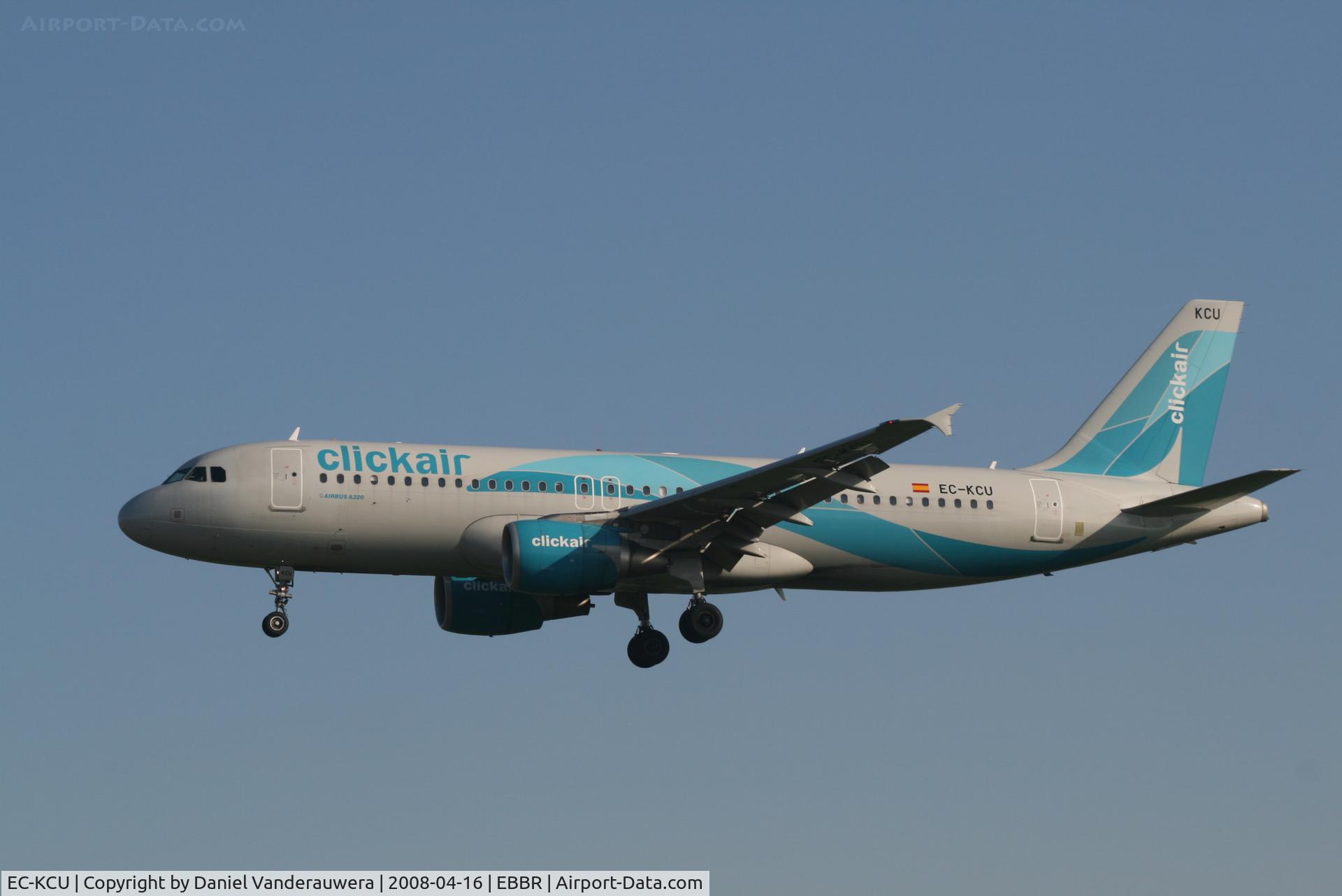 EC-KCU, 2007 Airbus A320-216 C/N 3109, arrival of flight XG1241 to rwy 25L