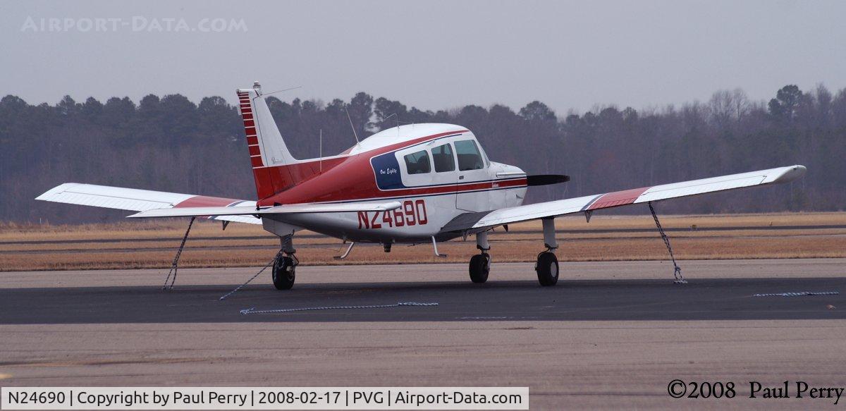 N24690, 1973 Beech C23 Sundowner 180 C/N M-1435, Killing some time on the ramp