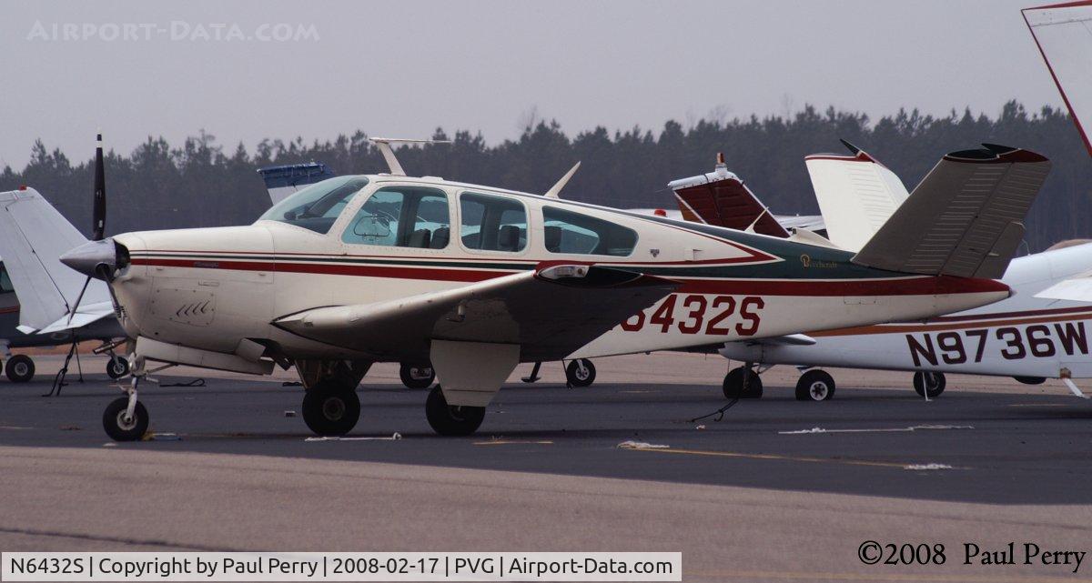 N6432S, 1976 Beech V35B Bonanza C/N D-9843, Visiting Vee