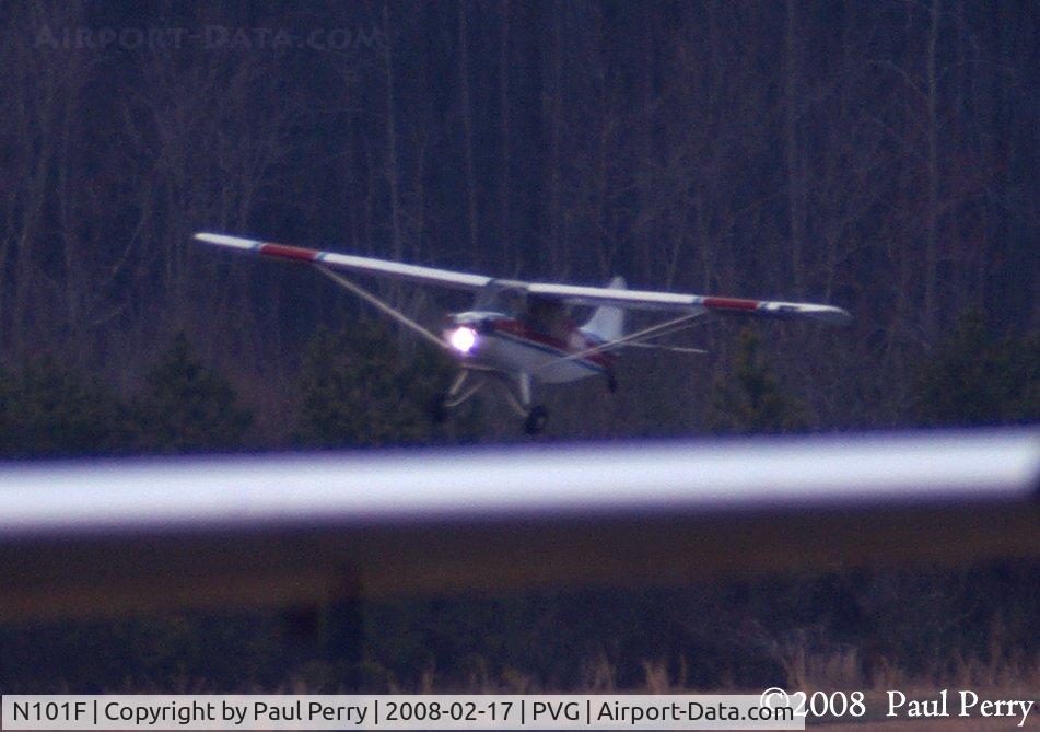 N101F, 1959 Champion 7HC C/N 7HC-11, Looks like a wing-walker