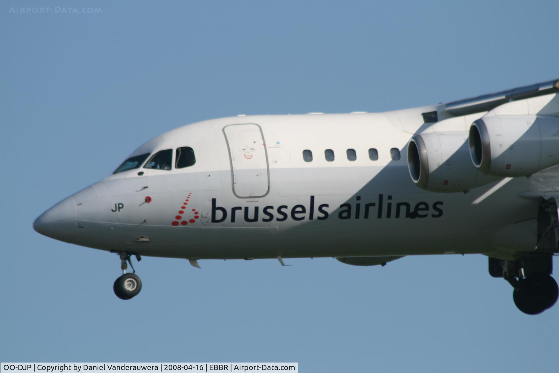 OO-DJP, 1996 British Aerospace Avro 146-RJ85 C/N E.2287, flight SN2054 is descending to rwy 25L