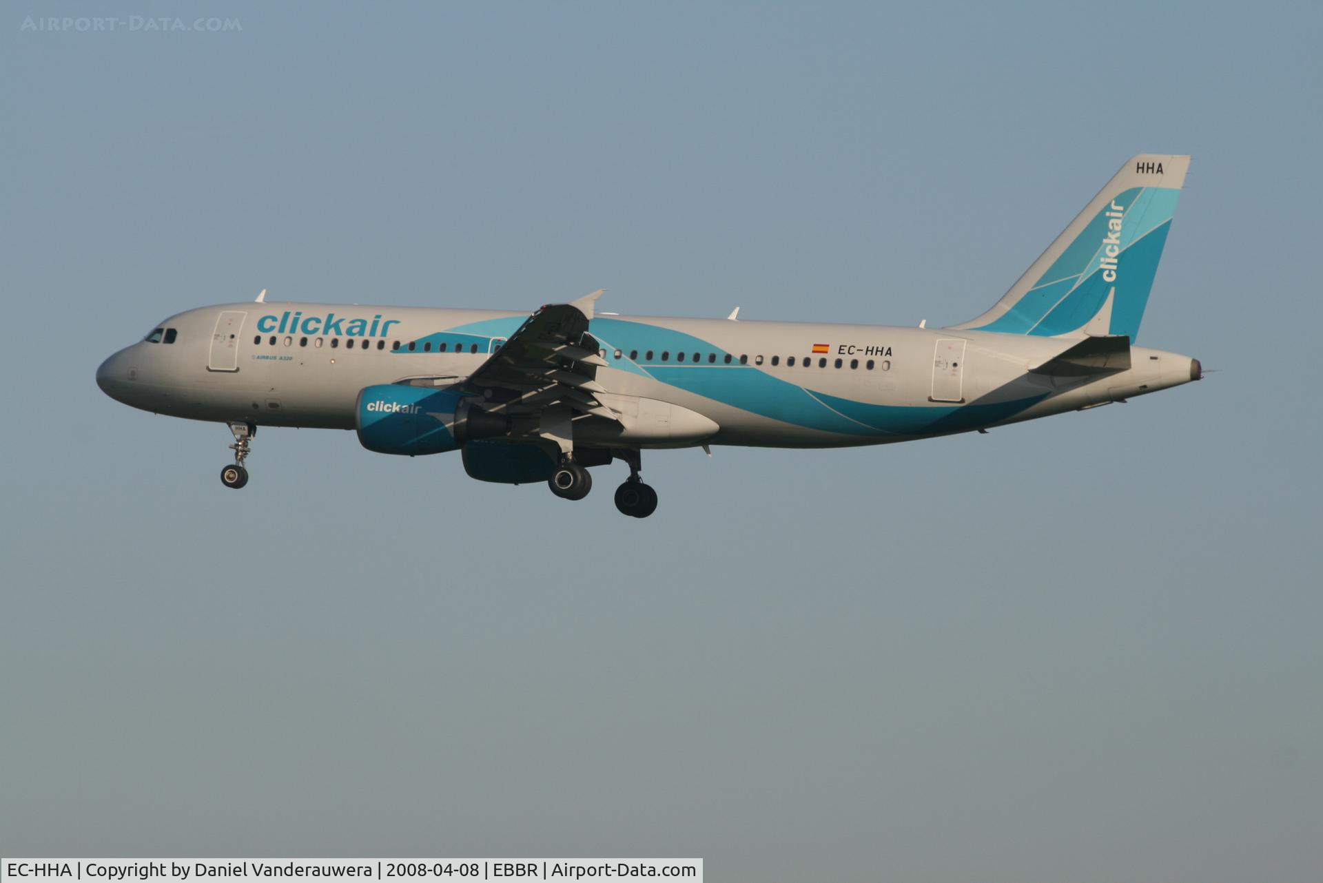 EC-HHA, 2000 Airbus A320-214 C/N 1221, arrival of flight XG1241 to rwy 25L