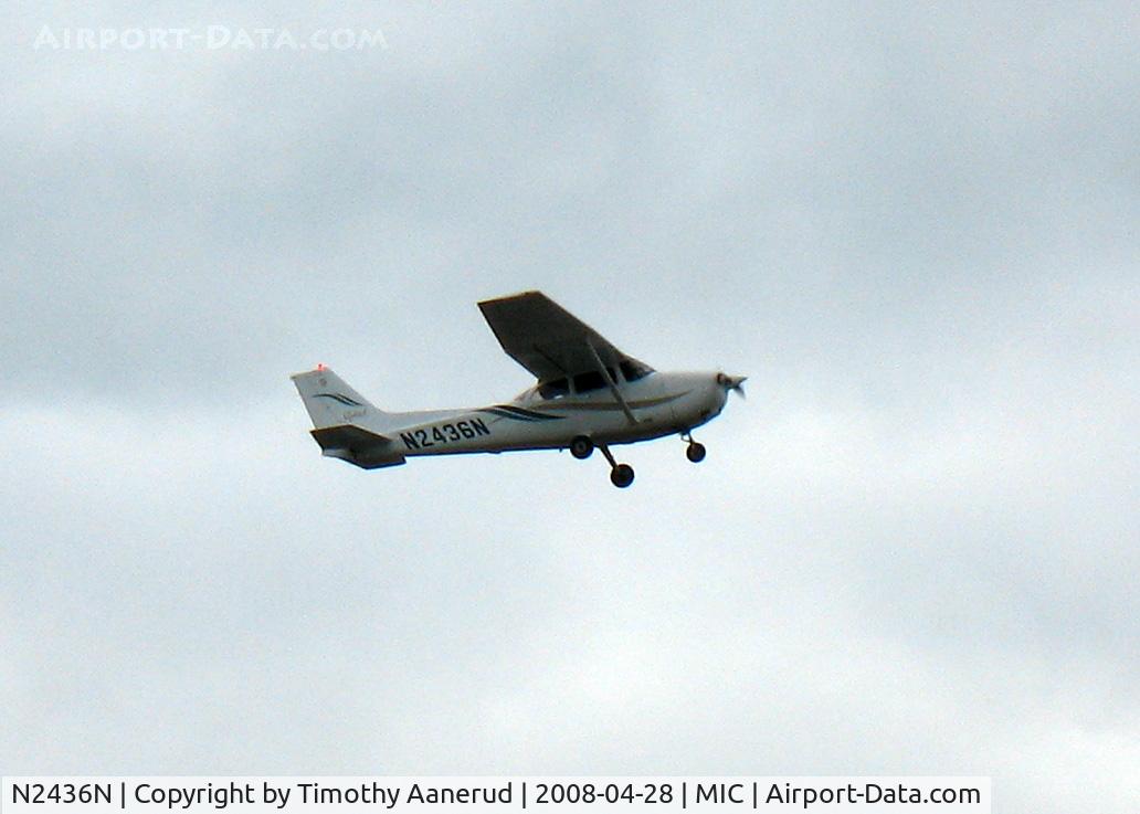 N2436N, 2000 Cessna 172R C/N 17280842, departing Crystal