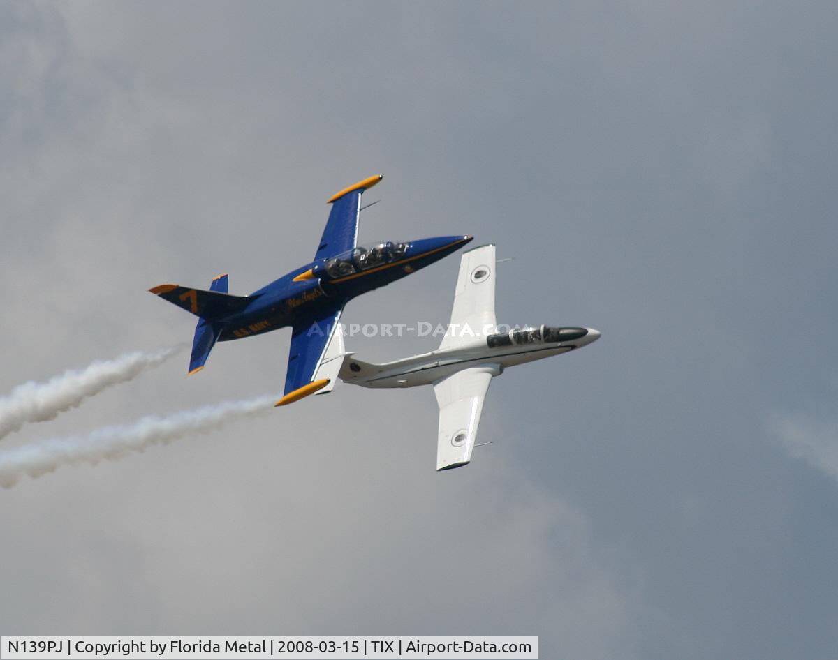 N139PJ, 1982 Aero L-39 Albatros C/N 232226, Flying with an L-29