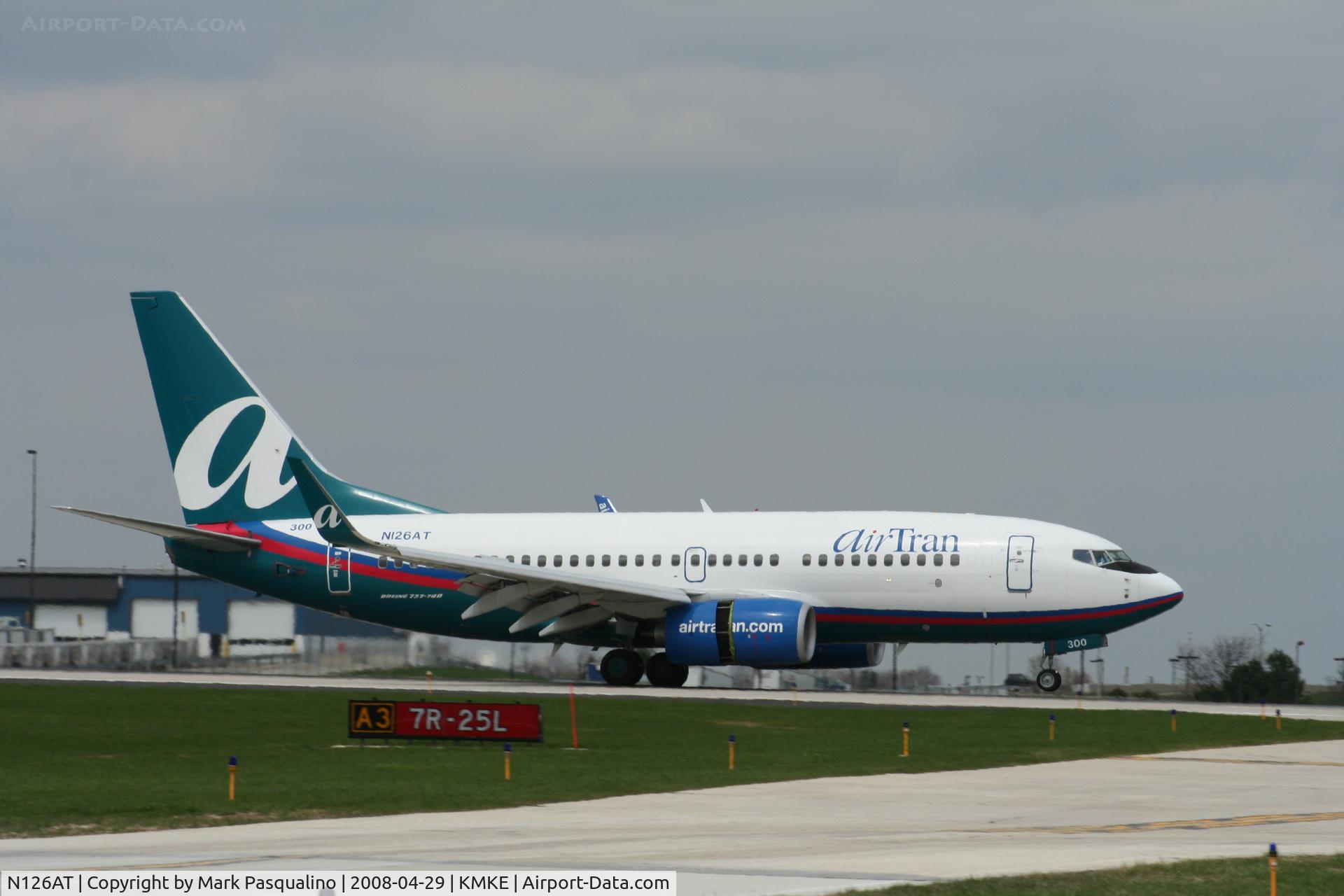 N126AT, 2004 Boeing 737-76N C/N 32679, Boeing 737-700