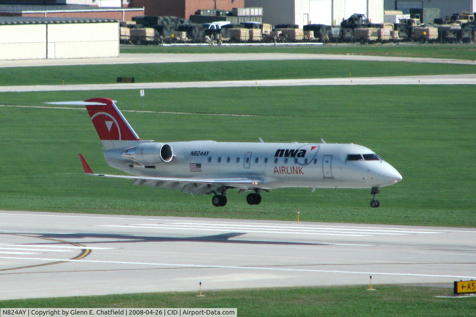 N824AY, 2005 Bombardier CRJ-200LR (CL-600-2B19) C/N 8024, Arriving Runway 27