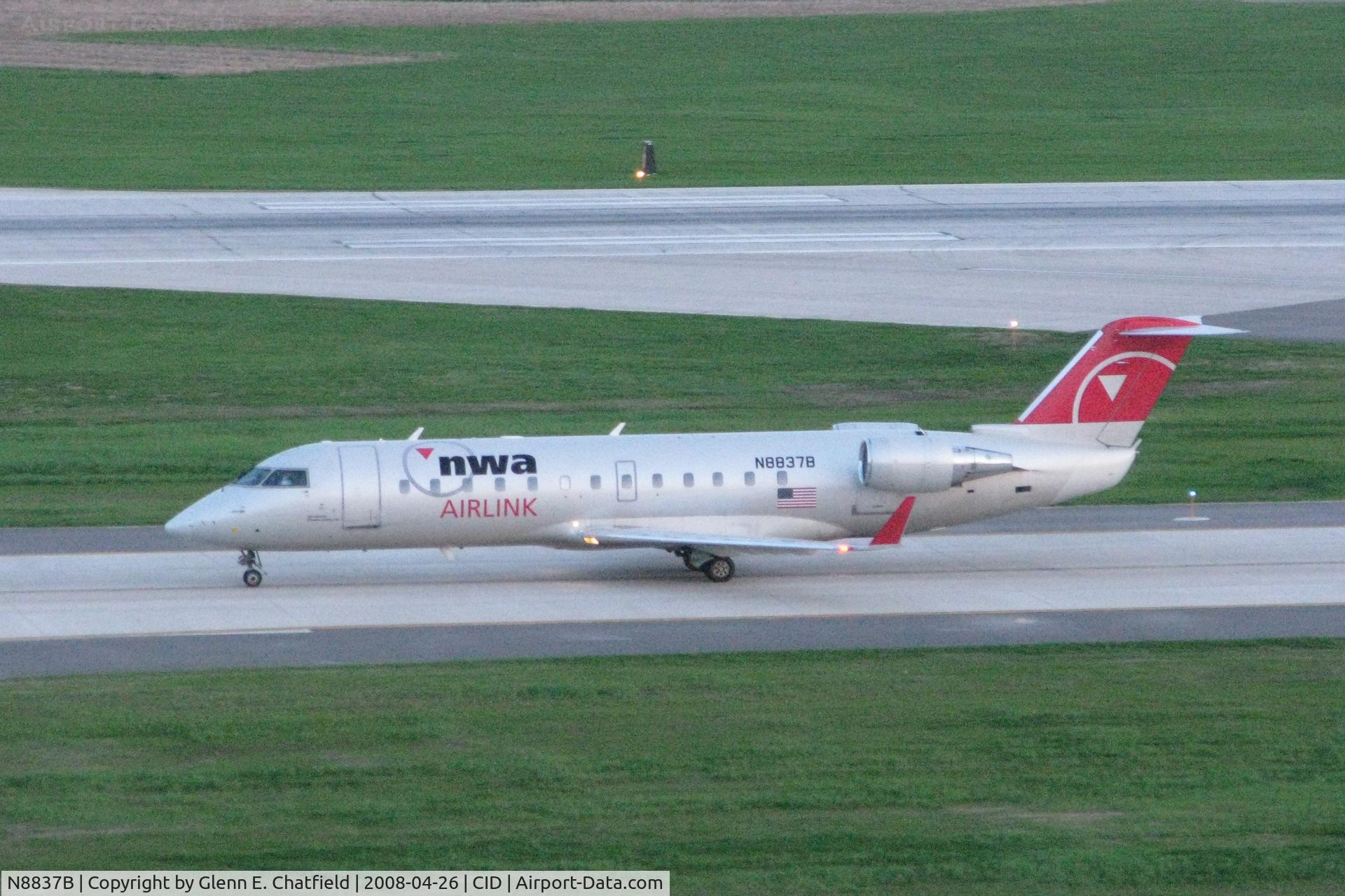 N8837B, 2003 Bombardier CRJ-200 (CL-600-2B19) C/N 7837, Taxiing to the gate on Alpha after sunset